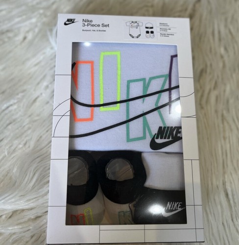Neu Nike ""Now You See Me"" Baby 3-teiliger Body Größe 0-6 M - Bild 2 von 2