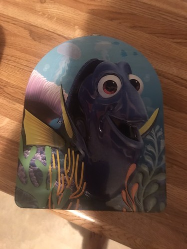 NEW Collector Tin, /Star Wars/fish - Picture 2 of 2