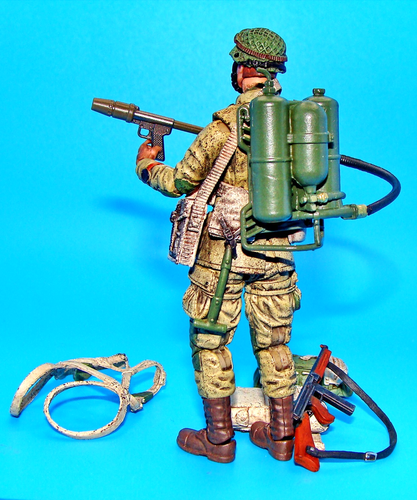 1:18 Joy Toy WWII U.S Army Airborne Flamethrower Operator Paratrooper Figure - Picture 4 of 9