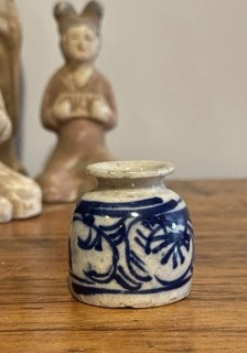 SMALL BLUE & WHITE CHINESE ANTIQUE 1850s GOLDFIELDS CERAMIC MEDICINE POT
