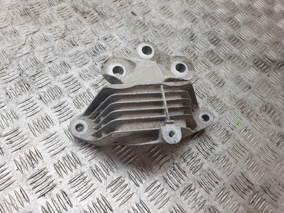 VAUXHALL INSIGNIA B MK2 1.5 PETROL ENGINE MOUNT BRACKET 2017 84248716 - Image 2 of 4