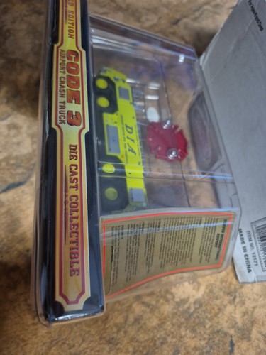 Code 3 Model #12171 Denver Int. Airport E-One Titan 8x8 Crash Truck (JF6) - Picture 7 of 9