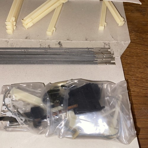 HORNBY R.290 SINGLE TRACK OVERHEAD CATENARY POWER SUPPLY SYSTEM 00 GAUGE BOXED - Bild 10 von 15