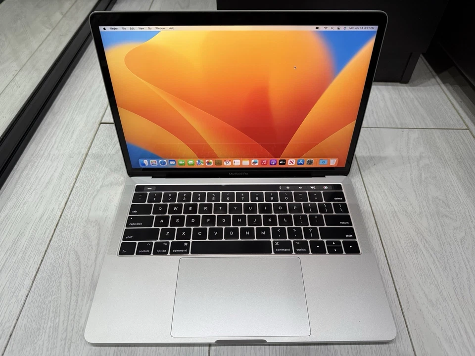 Apple MacBook Pro Retina 13.3" 2017 - 256GB SSD 16GB Ram 3.5GHz Core i7 - Silver - Image 2 of 4