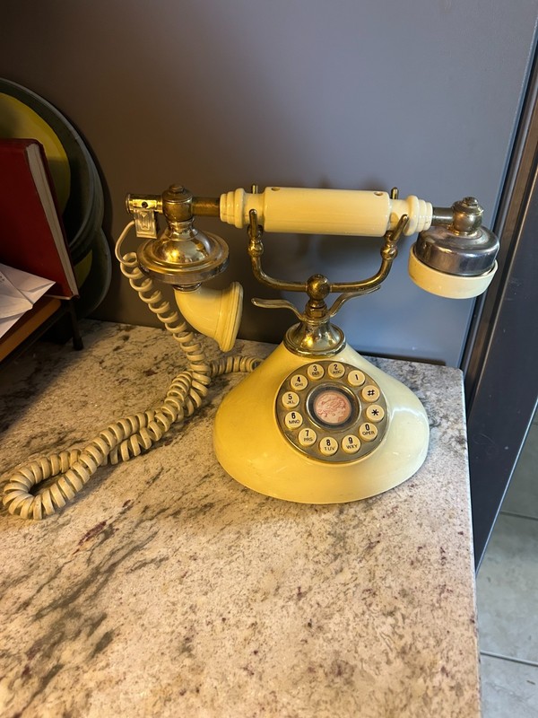 Victoria Vintage Rotary Phone Model 516042