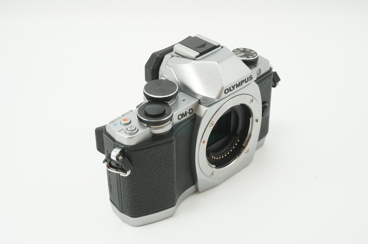 Olympus OM-D E-M10 Digital Camera Silver w/ M.Zuiko 14-42mm Lens