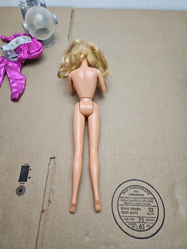 Vintage Astronaut Barbie Puppe 1985 Metallic Rosa Silber Outfit und Weltraum Helm - Bild 3 von 16