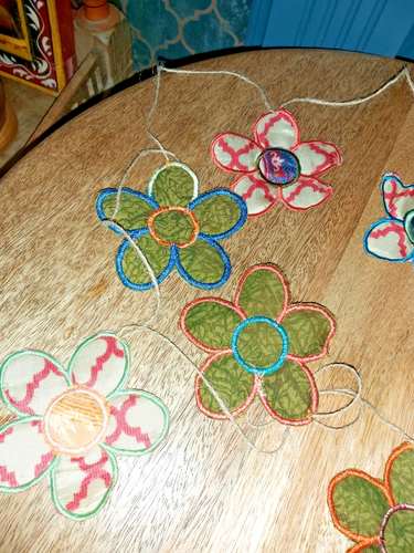 HANGING INDIAN RECYCLED SARI FLOWER BUNTING - 210cm LONG - Picture 2 of 12