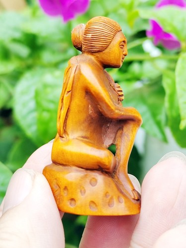 Sale - 2" Hand Carved Boxwood Netsuke Figurine Carving: Geisha Girl Lady Woman - Picture 2 of 6