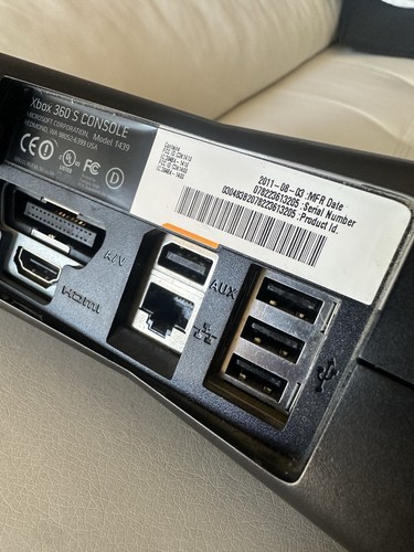 Microsoft Xbox 360 S Console - Nera. Modello 1439 - Foto 5 di 14