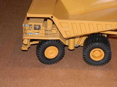 1/50  Dresser Haulpak 830E Dump Truck SN# 894 Conrad Model #2721 New