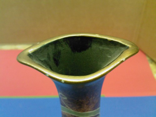VASE, W/LEAF DECORATION - Picture 3 of 5