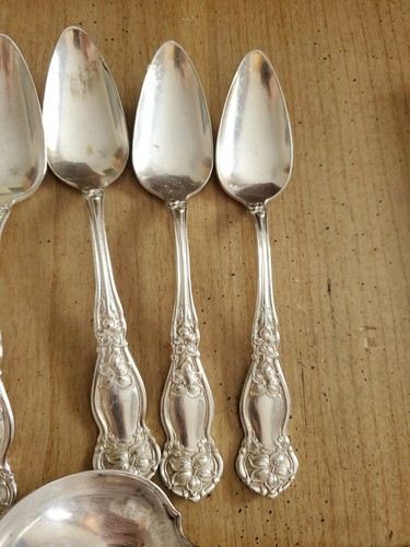 Vintage Rogers Silverplate Triple Orante Teaspoons lot collection pretty - Picture 5 of 10
