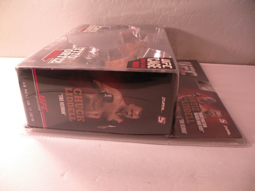 Chuck Liddell vs. Tito Ortiz Round 5 Versus Ultimate Collector MMA Action Figure - Picture 5 of 7