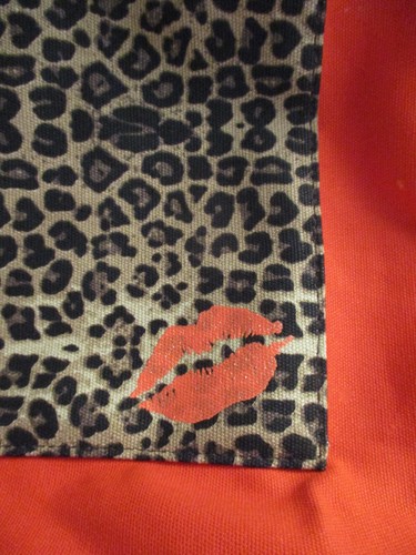 NEW BLOOMINGDALE'S Faux Leopard & Kiss Lipstick Print Red Canvas Tote bag NEW - Picture 2 of 7