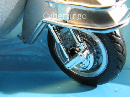 Vespa P200E 1/12 Scale Silver Diecast Scooter Model NewRay - Picture 4 of 12