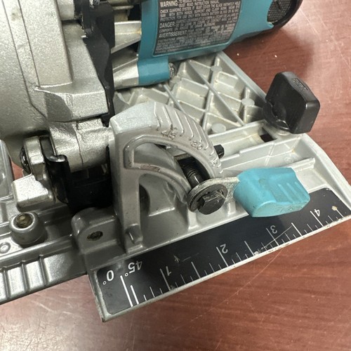 Makita XSH01 36v Cordless Circular Saw with 2 18v 5.0ah Batteries & Charger - Picture 12 of 23