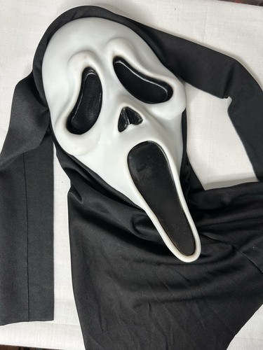 Fun World Div Ghost face Mask #88490 Halloween Scary Movie Scream Shroud Hero