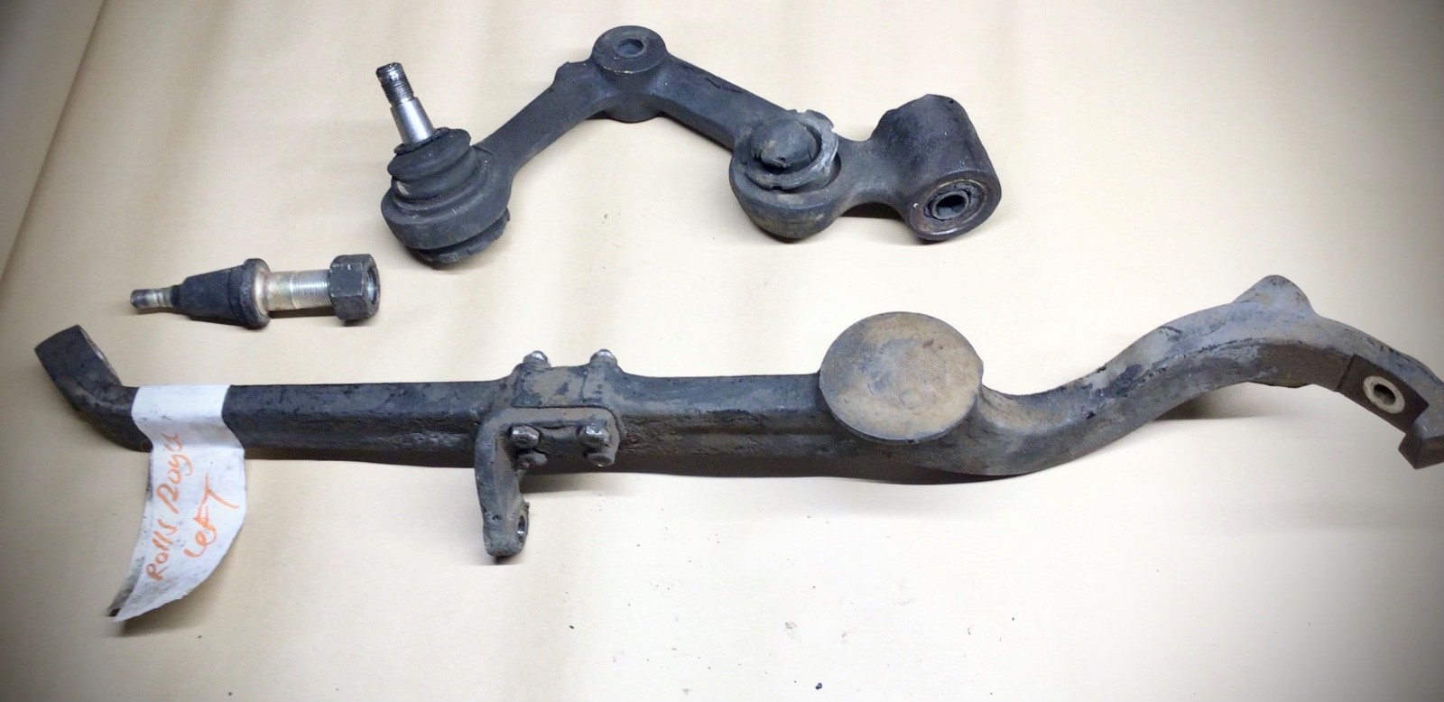 1966- 80 Rolls Royce Silver Shadow Wraith II Front Left Control Arm 4pc UR17381