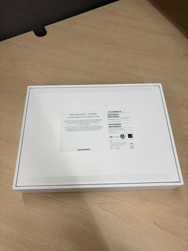 BOX ONLY MacBook Pro 14 pouces - Puce Apple M3 Pro 18 Go 512 Go de stockage 2023 - Photo 2/5