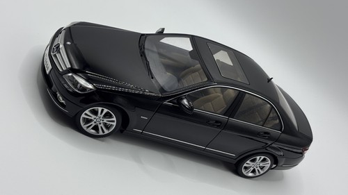 1:18 AUTOArt Mercedes Benz C-Klasse W204 black Diecast - Bild 6 von 6