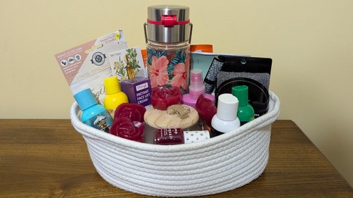 Cesta de regalo o cesta de cumpleaños para mujer Pamper - Imagen 2 de 10