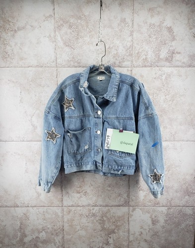 Chaqueta vaquera de mezclilla envejecida recortada con apliques estrellas de gran tamaño talla L - Imagen 10 de 10