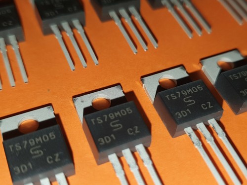 10x 7905 TS79M05 Spannungsregler -5V / 0,5A TO-220 - Picture 2 of 3