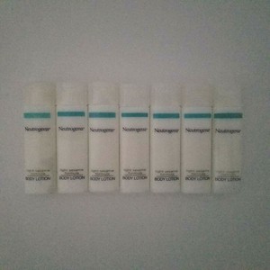 Neutrogena-Travel-Lot-7-Light-Sesame-Formula-Body-Lotion-1-Oz-Each-7-Oz
