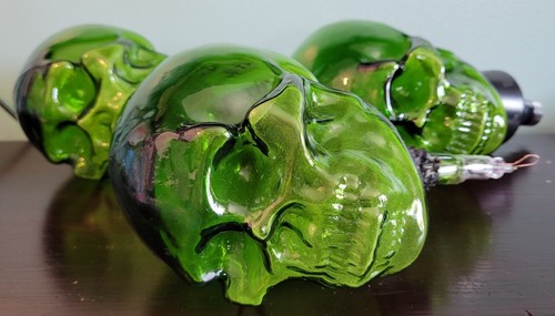 Vintage grüner Glasschädel Skelettköpfe Posten x3 Glühbirne? Schaufensterpuppe Requisite selten - Bild 3 von 20