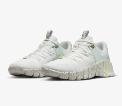 公式正規品!★WMNS FREE METCON 3 'PALE IVORY' Nike Free Metcon 5 'Pale Ivory Ice Peach' DV3950-102 Women's