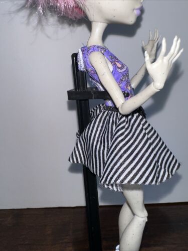 Monster High Doll Rochelle Goyle Tanzklasse Puppe mit Outfit und Geldbörse keine Flügel - Bild 12 von 24