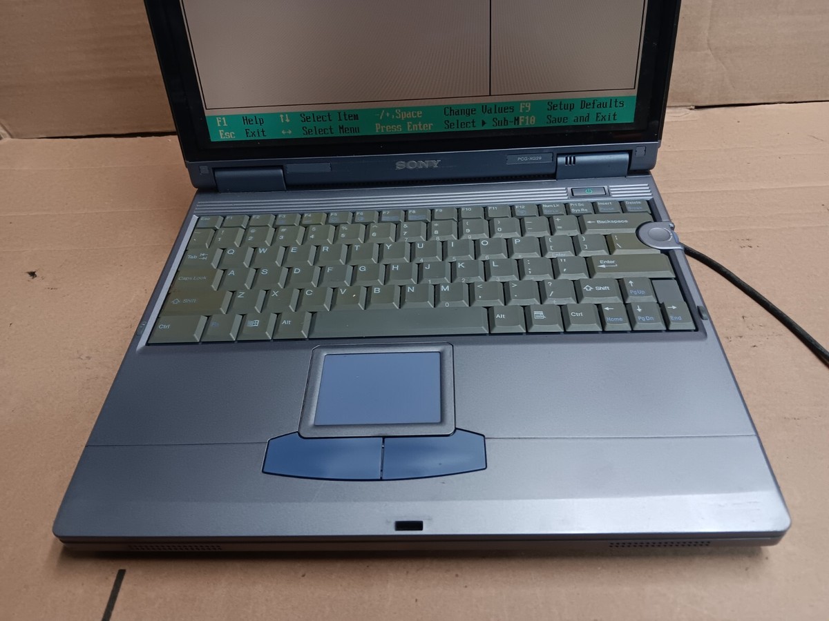 Vintage Sony Vaio PCG-XG29 Laptop P3 @ 750 MHz 14.1 Vintage Sony Vaio PCG-XG29 Laptop P3 @ 750 MHz 14.1