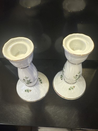 VINTAGE PAIR HUNGARY HOLLOHAZA PORCELAIN CANDLE HOLDERS VINES GOLD RIMS AND LEAF - Picture 8 of 12