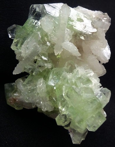 STUNNING GREEN APOPHYLLITE CRYSTALS FORMATION W/ STILBITE BLEDS MINERALS SPECIME - Picture 3 of 7