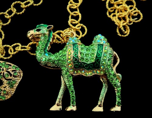 Massive Kamel und Schleife Doppel Anhänger Halskette asymmetrisch grün Strass  - Bild 5 von 12