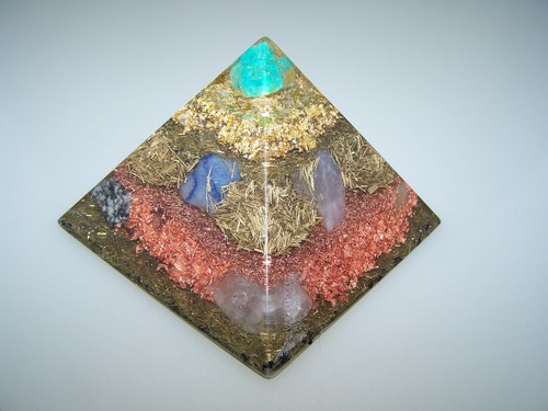 OrgonPyramide 11,5 cm Chrysokoll Orgonit Orgon Heilsteine Galaxy-Coil - Bild 1 von 5