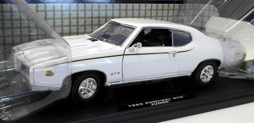 Motor Max 1/18 Scale Diecast 73133 - 1969 Pontiac GTO Judge - White - Picture 1 of 4