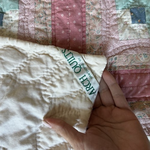 Rare Vintage Arch Quilts Hand Stitched Quilt Decke Rosa Blau Grün Tagesdecke 87x85 - Bild 3 von 3