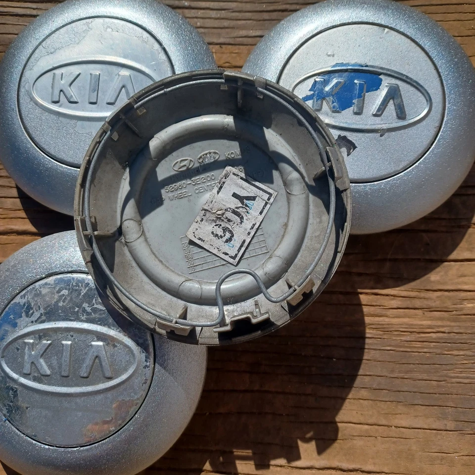 Kia Sedona Sorento center cap set of 4, 2003-2012 part # 52960 3E200, repainted - Image 3 of 3
