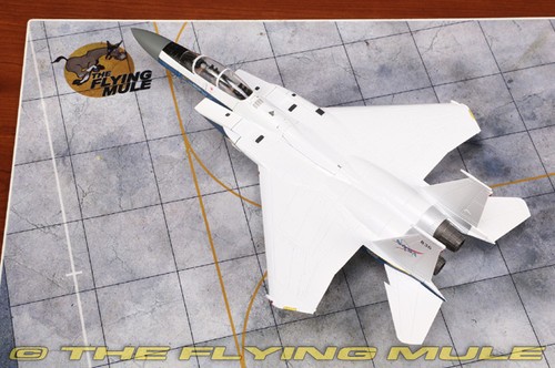 Hobby Master 1:72 F-15B Eagle NASA Dryden Flight Research Center #836 w/Aim-54 - Picture 7 of 8