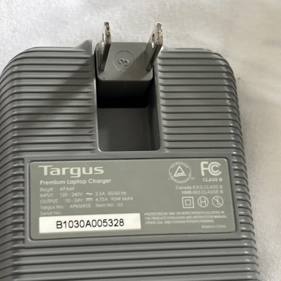 Targus APA69US - 90W Universal Notebook/ MP3 AC Adapter (2 Tips) EUC - Image 3 of 3