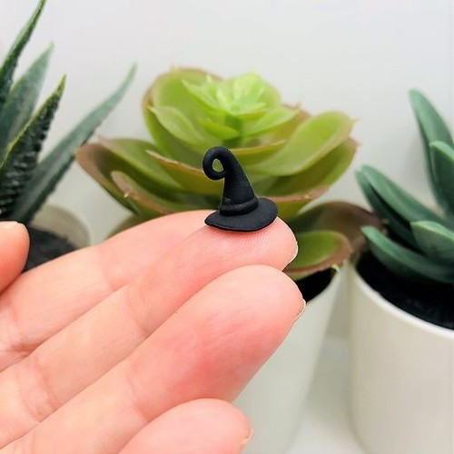 1, 4, 20 oder 50 MASSENMASSE Stck. Schwarz Emaille 3D Hexenmütze Charm-US-Verkäufer-BK1598 - Bild 2 von 4