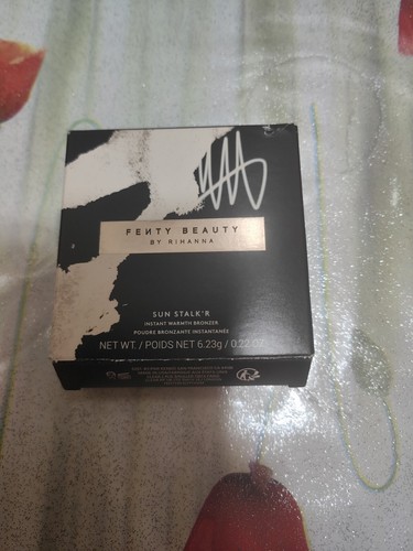 Fenty BeautyBy Rihanna Sun Stalk'r Sofortwärme Bronzer Schirm INDA SUN01 6,23g