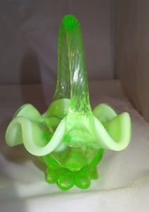 Fenton-Art-Glass-Mini-Key-Lime-Opalescent-Basket-MIB-6949HO