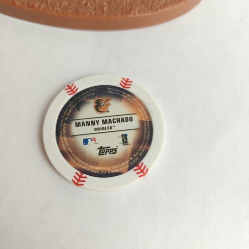 PLASTIC FIGURINE OF MANNY MACHADO THROWING BALL & TOPPS COIN - Picture 3 of 7