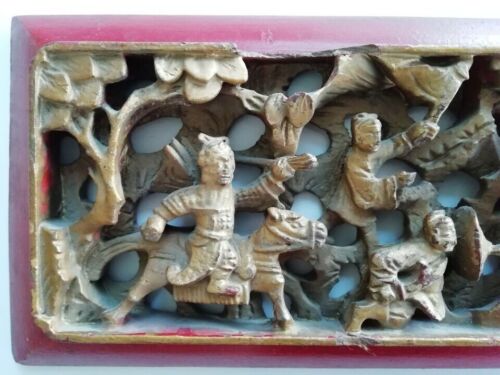 ANTIQUE CHINESE CARVED WOOD PANEL DEPICTING FIGHTING WARRIORS - RED & GOLD - - Picture 3 of 12