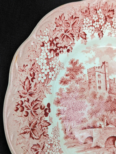 J&G MEAKIN ROMANTIC ENGLAND DERBYSHIRE HADDON HALL DINNER PLATE RED 10" - Picture 3 of 10