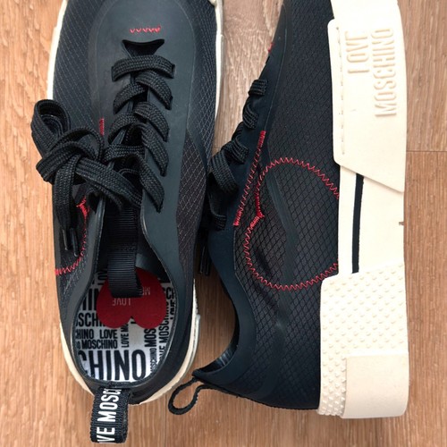 LOVE MOSCHINO Sneaker in schwarz mit roten Appliaktionen, Gr. 38, NEU - Bild 4 von 9