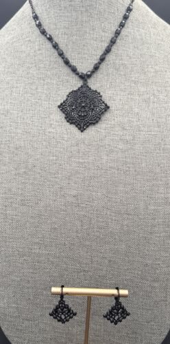 Schmuckset Avon schwarz Perlen Metall schwarz filigran Anhänger Kette Ohrringe Streichholz - Bild 3 von 10